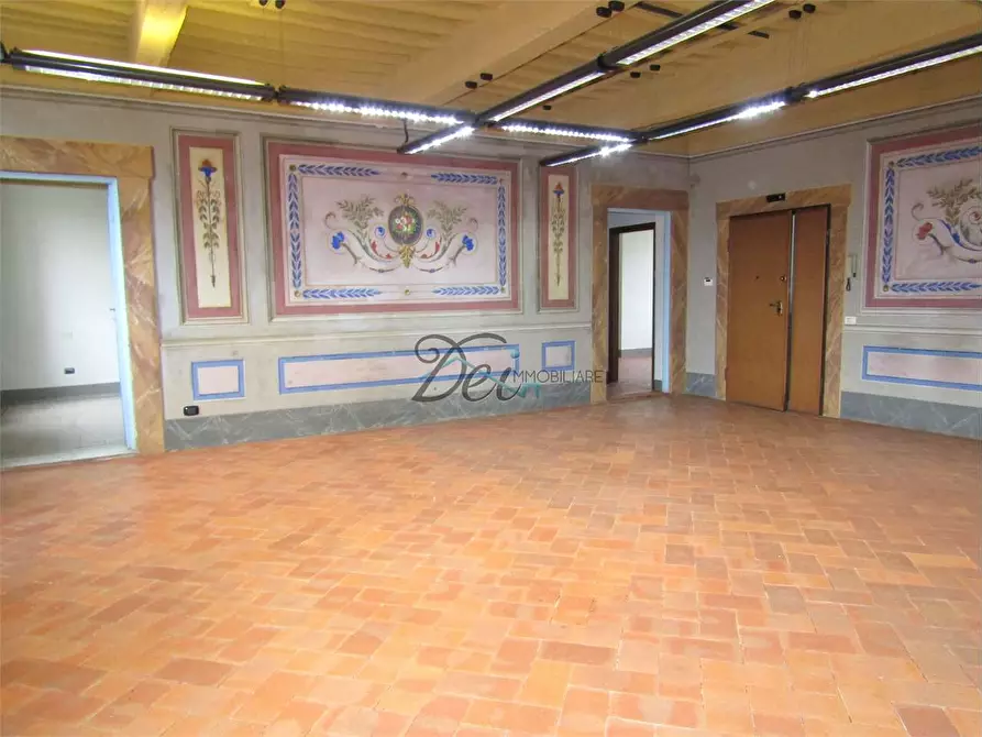 Immagine 11 di Ufficio in affitto  a Capannori