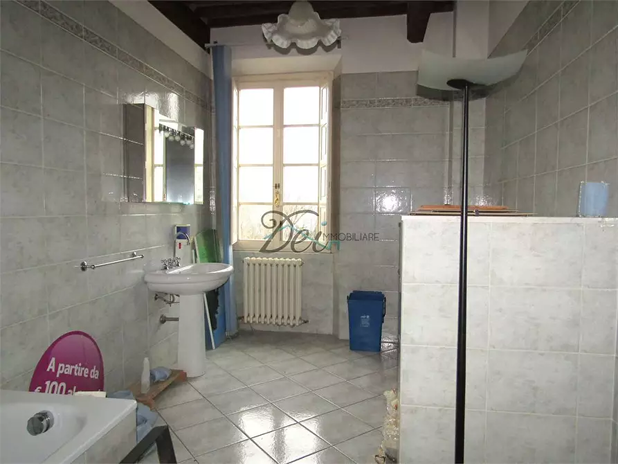 Immagine 14 di Ufficio in affitto  a Capannori