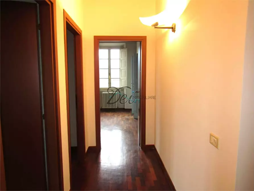 Immagine 13 di Ufficio in affitto  a Capannori