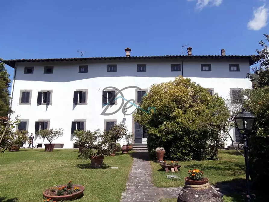 Immagine 1 di Villa in vendita  a Bagni Di Lucca