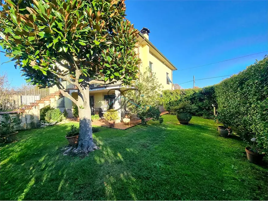 Immagine 1 di Villa in vendita  in corte beltempo 304 a Lucca
