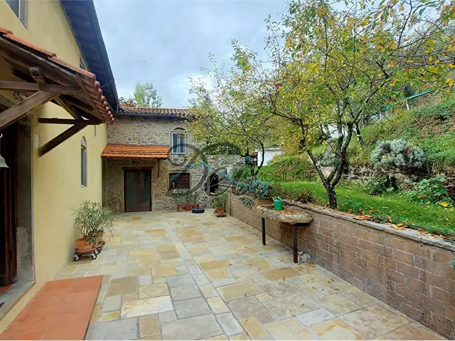 Immagine 37 di Rustico / casale in vendita  a Molazzana