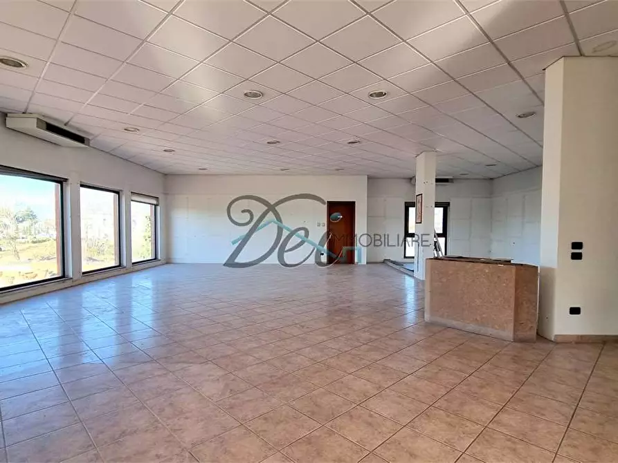 Immagine 22 di Negozio in affitto  in Via Pesciatina 200 a Capannori