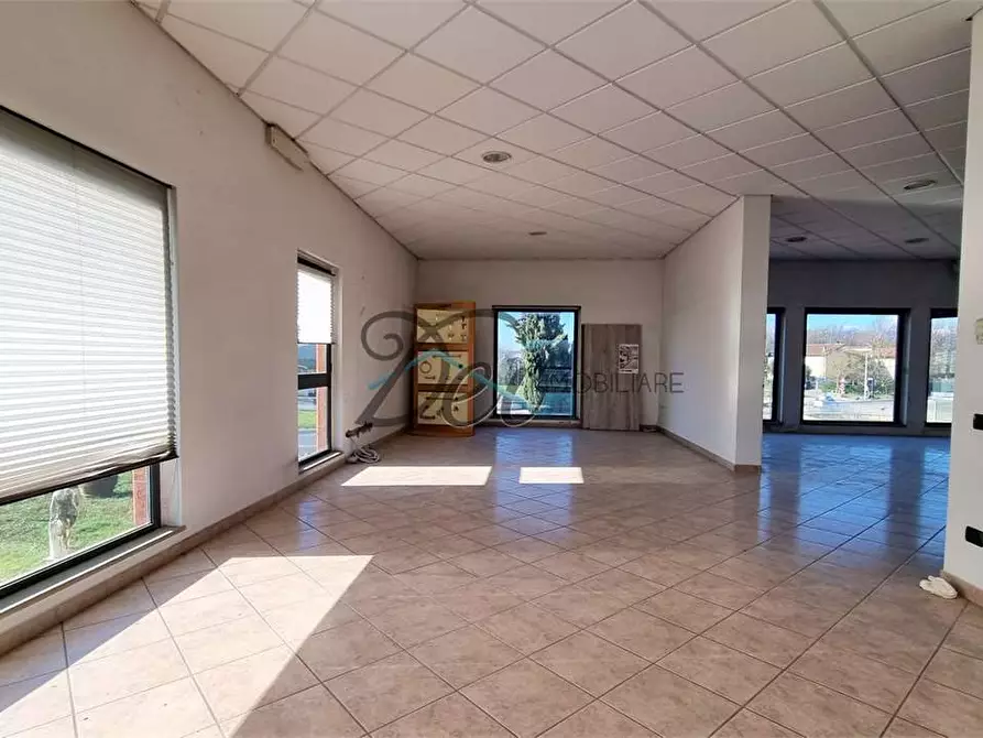 Immagine 26 di Negozio in affitto  in Via Pesciatina 200 a Capannori