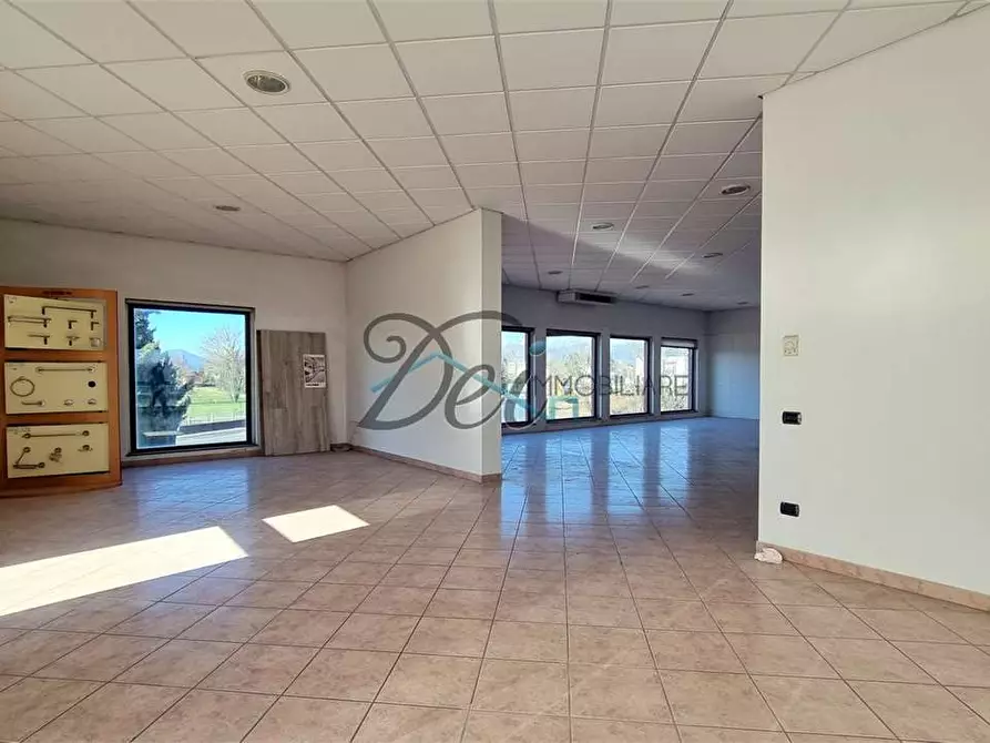 Immagine 25 di Negozio in affitto  in Via Pesciatina 200 a Capannori