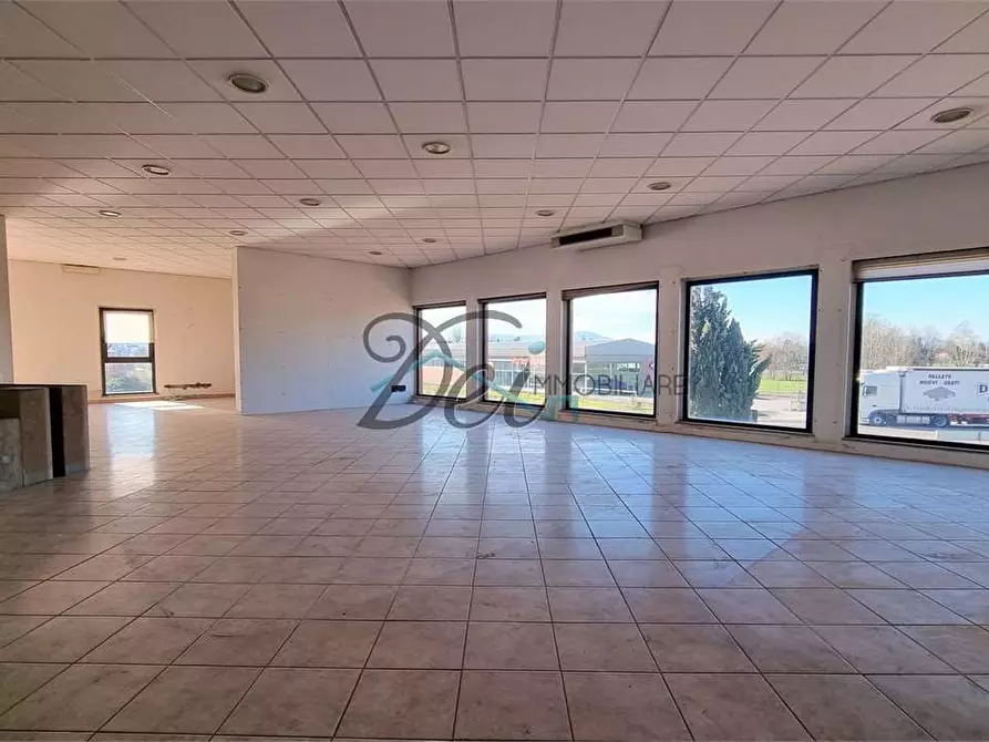 Immagine 24 di Negozio in affitto  in Via Pesciatina 200 a Capannori