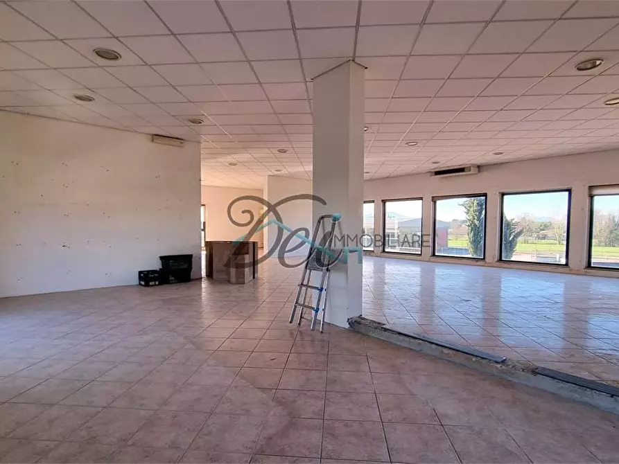 Immagine 21 di Negozio in affitto  in Via Pesciatina 200 a Capannori