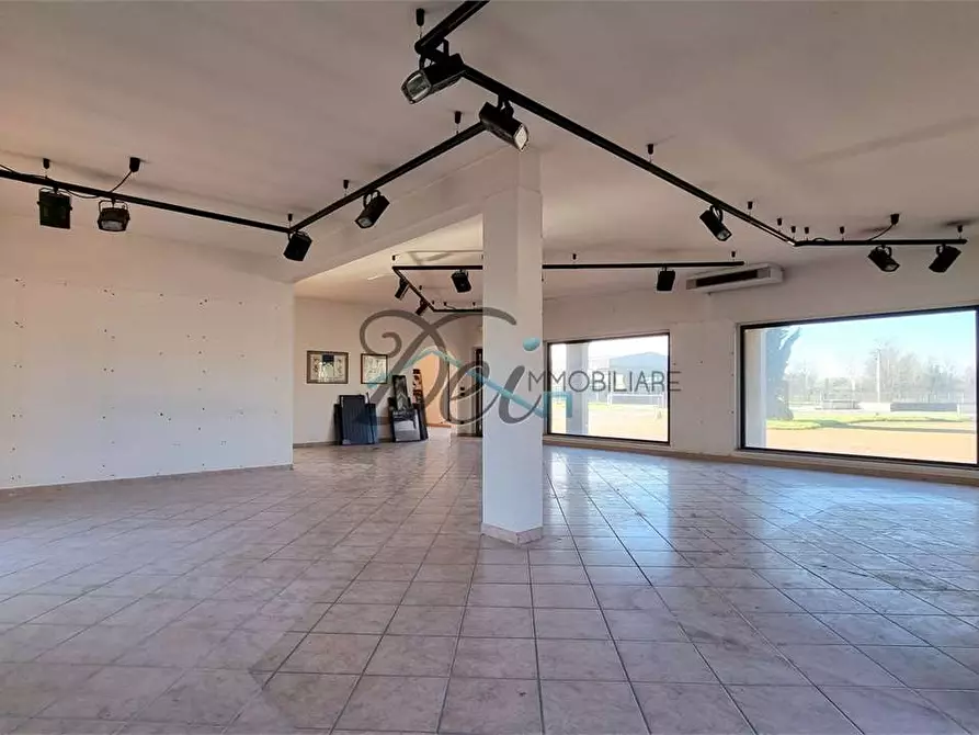 Immagine 13 di Negozio in affitto  in Via Pesciatina 200 a Capannori