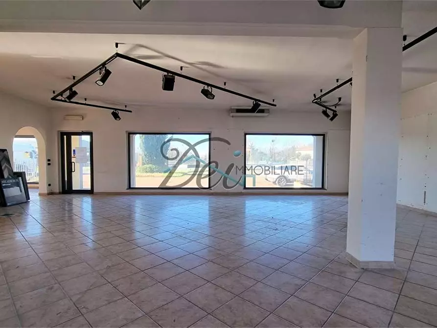 Immagine 10 di Negozio in affitto  in Via Pesciatina 200 a Capannori