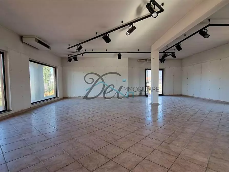 Immagine 14 di Negozio in affitto  in Via Pesciatina 200 a Capannori