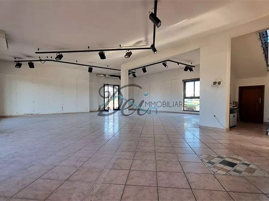 Immagine 9 di Negozio in affitto  in Via Pesciatina 200 a Capannori