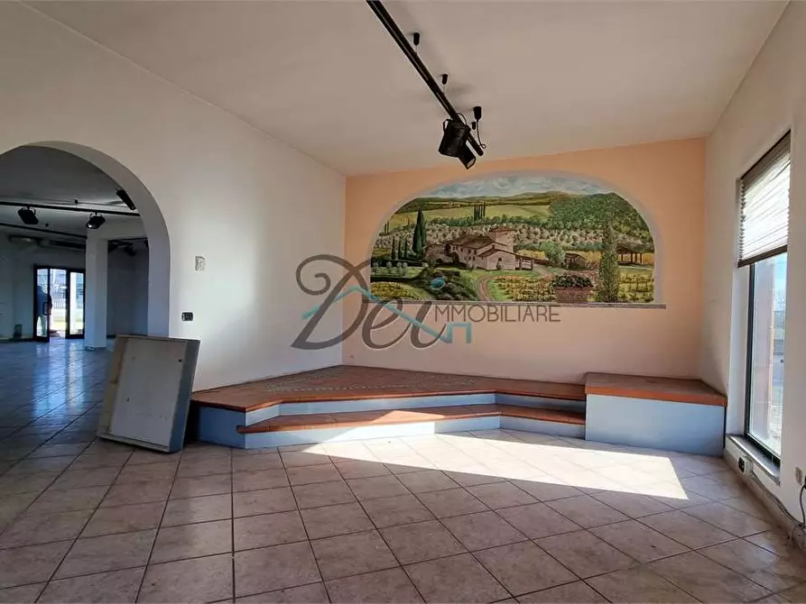 Immagine 15 di Negozio in affitto  in Via Pesciatina 200 a Capannori