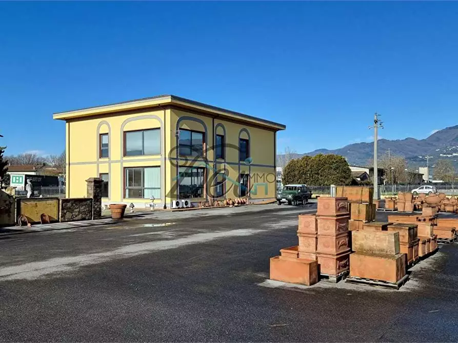 Immagine 2 di Negozio in affitto  in Via Pesciatina 200 a Capannori