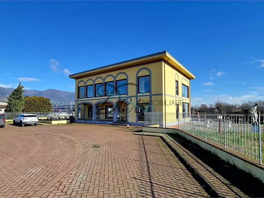 Immagine 1 di Negozio in affitto  in Via Pesciatina 200 a Capannori