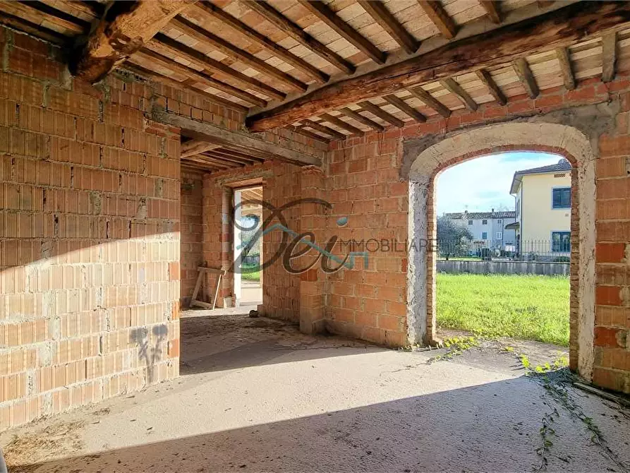 Immagine 11 di Villa in vendita  in via di piaggiori basso 35 a Capannori