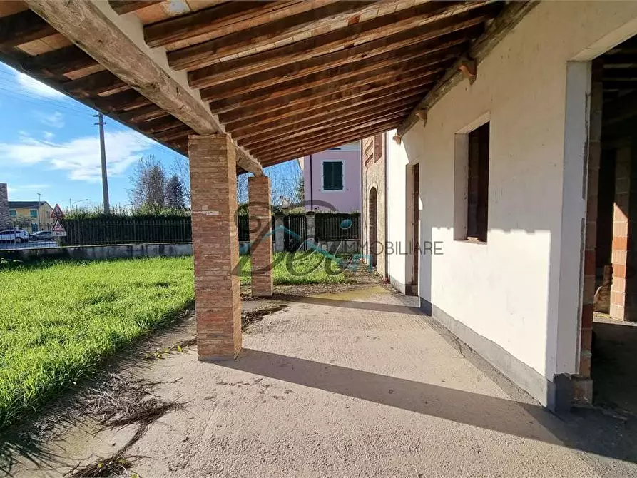 Immagine 9 di Villa in vendita  in via di piaggiori basso 35 a Capannori