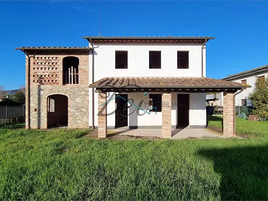 Immagine 1 di Villa in vendita  in via di piaggiori basso 35 a Capannori