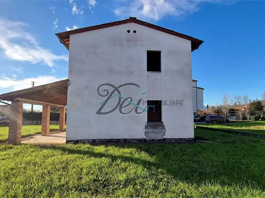 Immagine 6 di Villa in vendita  in via di piaggiori basso 35 a Capannori