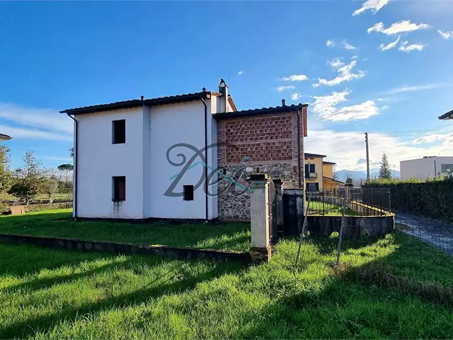 Immagine 4 di Villa in vendita  in via di piaggiori basso 35 a Capannori