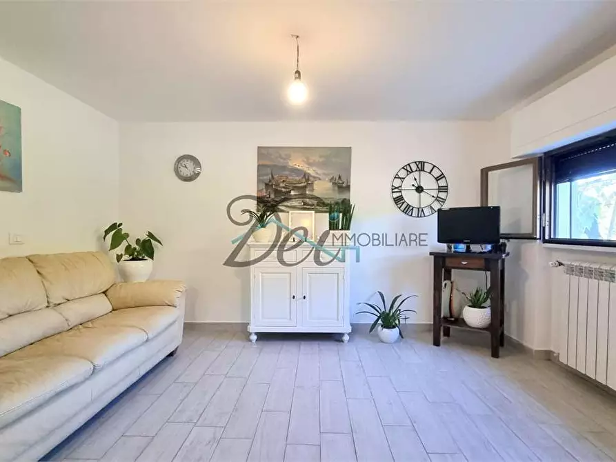 Immagine 12 di Villa in vendita  in via lombarda a Capannori