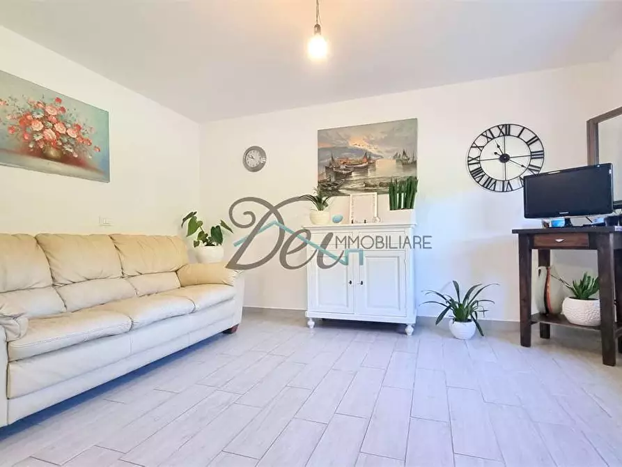 Immagine 10 di Villa in vendita  in via lombarda a Capannori