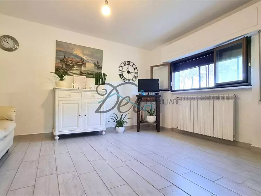 Immagine 17 di Villa in vendita  in via lombarda a Capannori