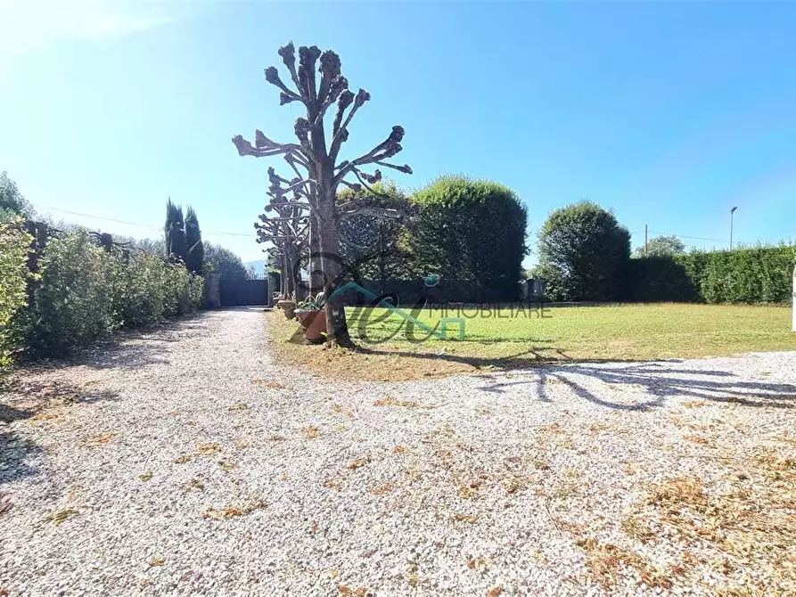Immagine 9 di Villa in vendita  in via lombarda a Capannori
