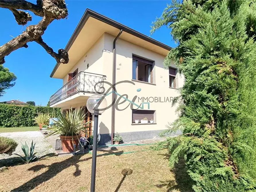 Immagine 7 di Villa in vendita  in via lombarda a Capannori