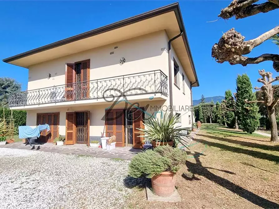 Immagine 4 di Villa in vendita  in via lombarda a Capannori