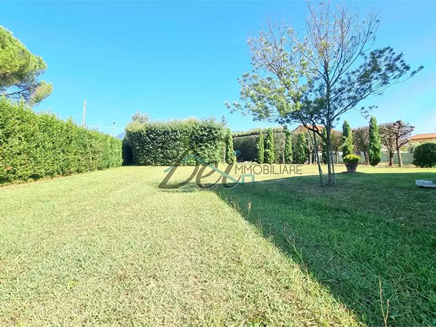 Immagine 5 di Villa in vendita  in via lombarda a Capannori