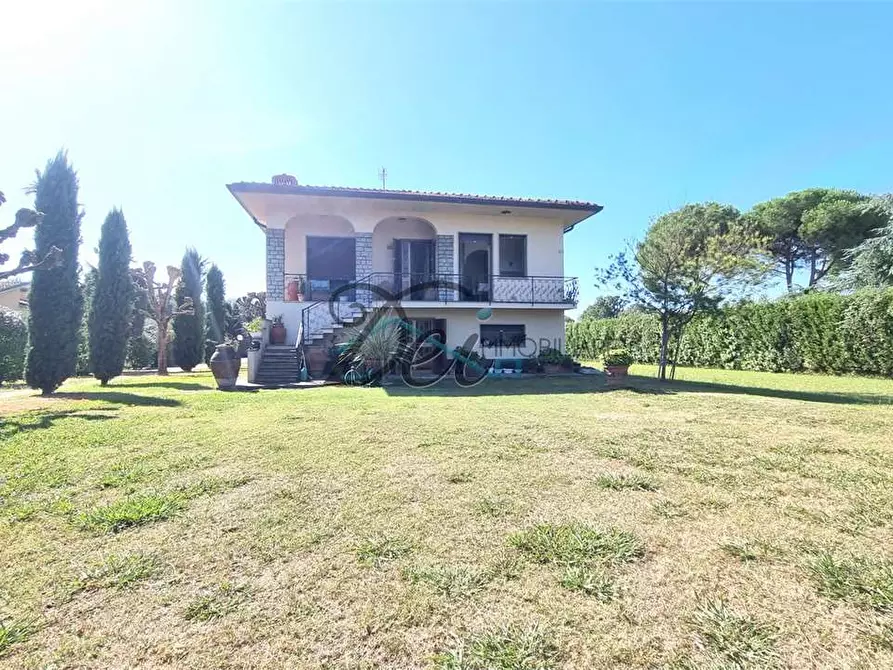 Immagine 2 di Villa in vendita  in via lombarda a Capannori