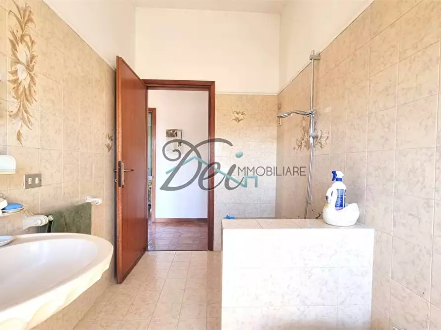 Immagine 41 di Villa in vendita  in via lombarda a Capannori