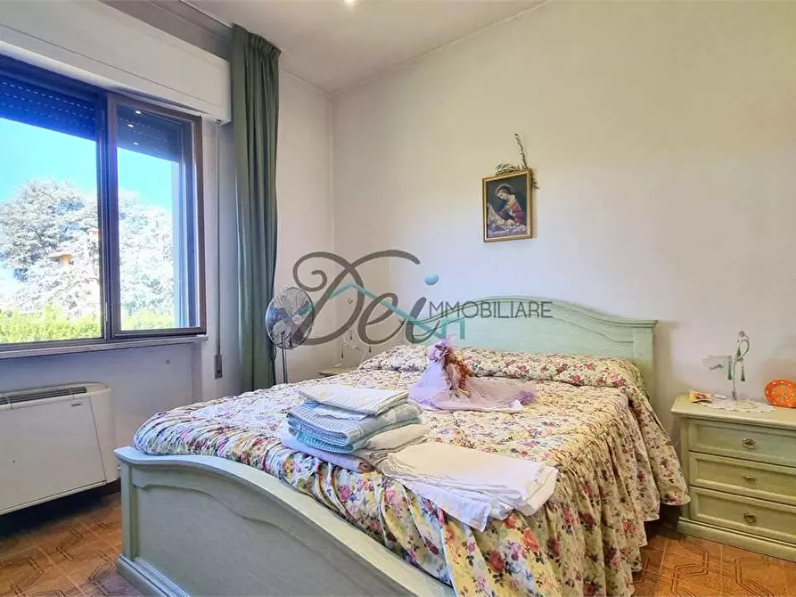 Immagine 35 di Villa in vendita  in via lombarda a Capannori