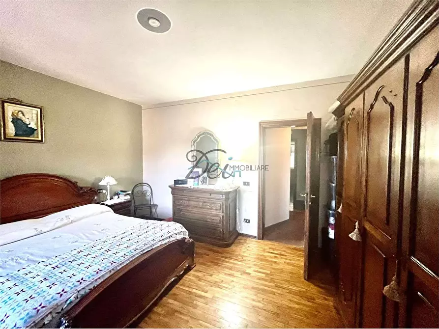 Immagine 27 di Porzione di casa in vendita  in Via della lama  a Capannori