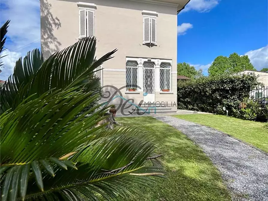 Immagine 2 di Villa in vendita  in Via delle ville prima a Lucca