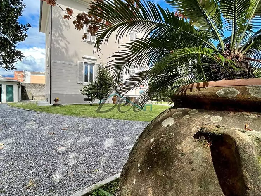 Immagine 48 di Villa in vendita  in Via delle ville prima a Lucca
