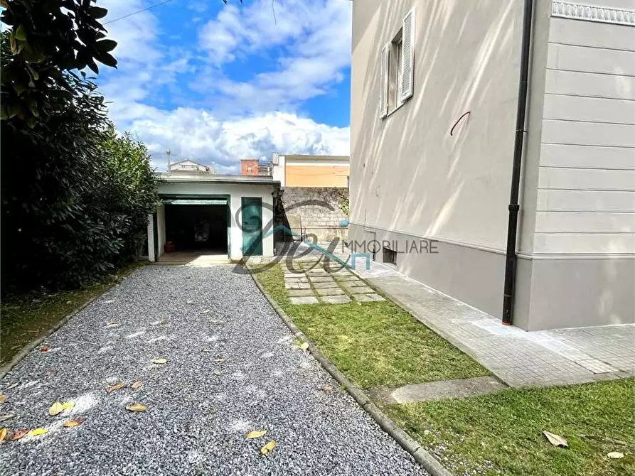 Immagine 49 di Villa in vendita  in Via delle ville prima a Lucca
