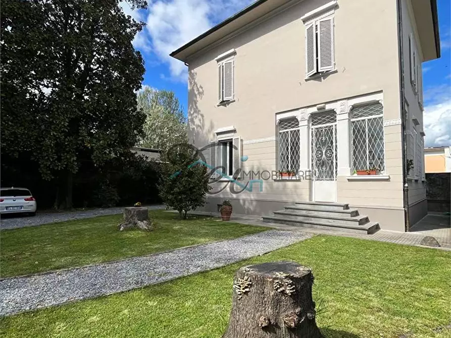 Immagine 3 di Villa in vendita  in Via delle ville prima a Lucca