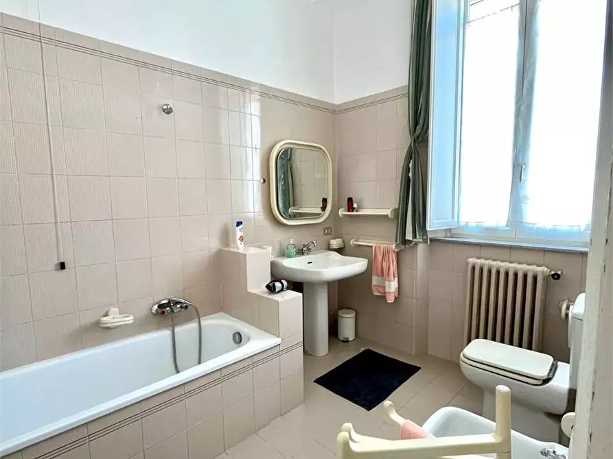 Immagine 41 di Villa in vendita  in Via delle ville prima a Lucca