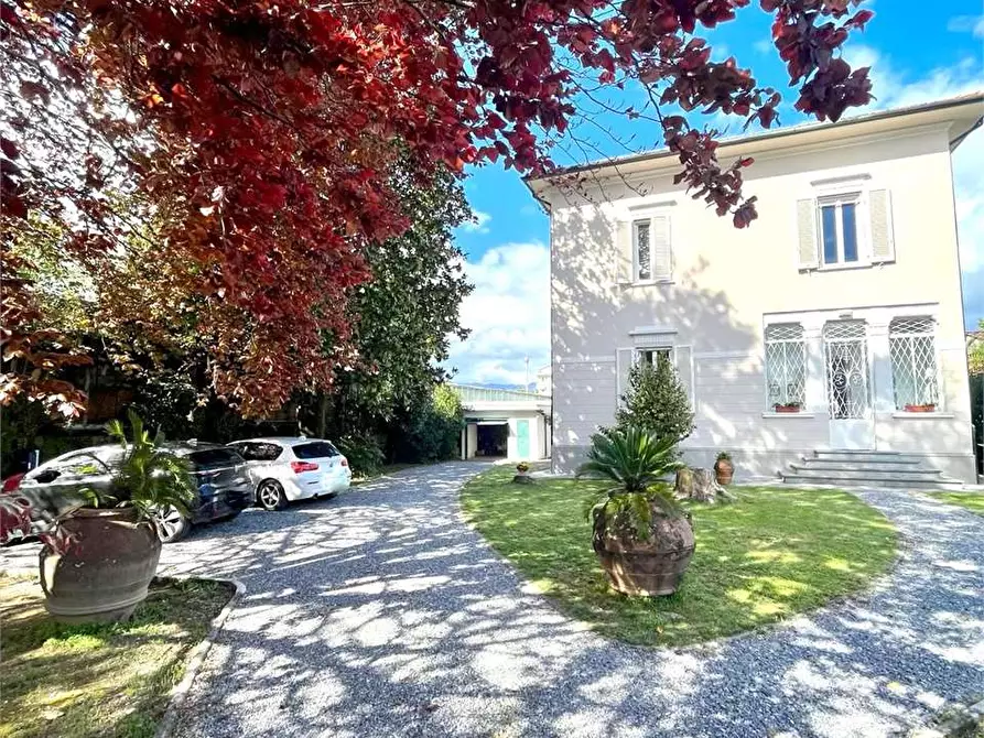 Immagine 5 di Villa in vendita  in Via delle ville prima a Lucca