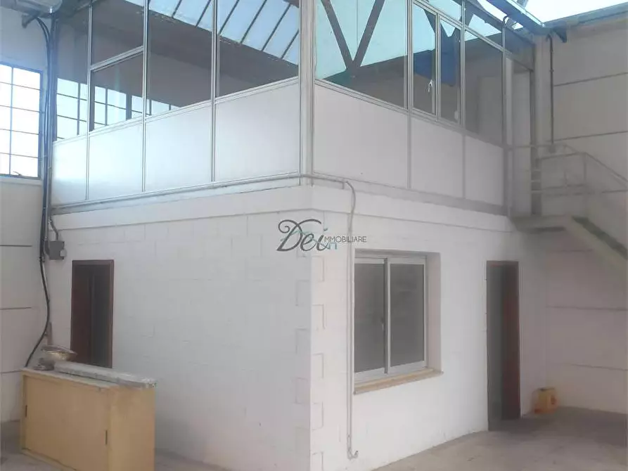 Immagine 7 di Negozio in affitto  a Capannori