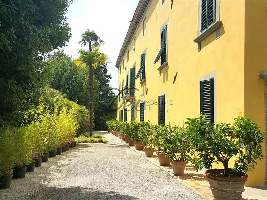 Immagine 2 di Villa in vendita  in via della chiesa di saltocchio 617 a Lucca