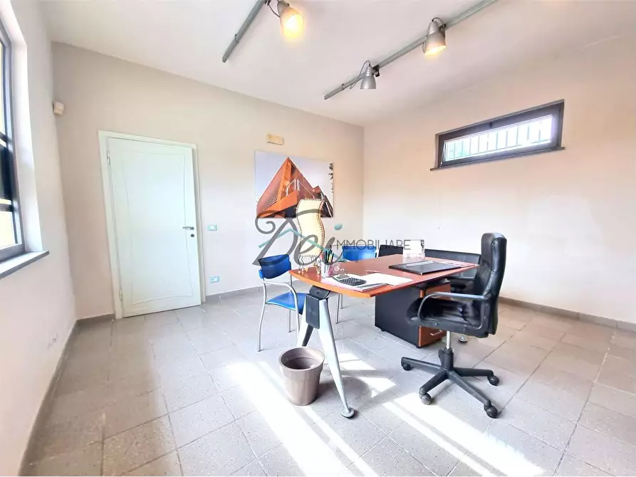 Immagine 3 di Ufficio in vendita  in Via Lombarda  197 a Capannori
