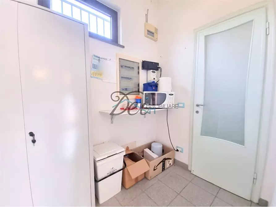 Immagine 11 di Ufficio in vendita  in Via Lombarda  197 a Capannori