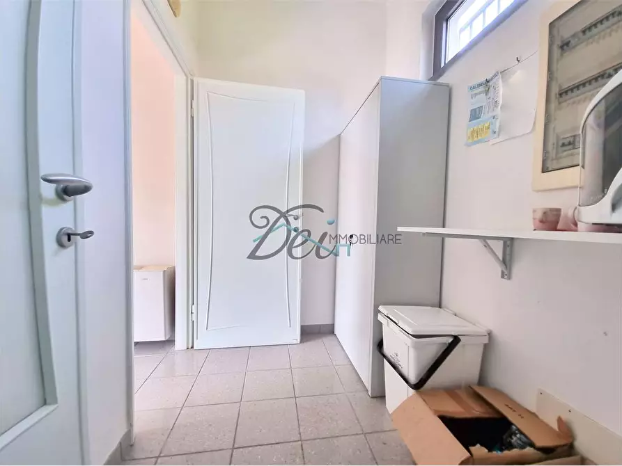 Immagine 12 di Ufficio in vendita  in Via Lombarda  197 a Capannori