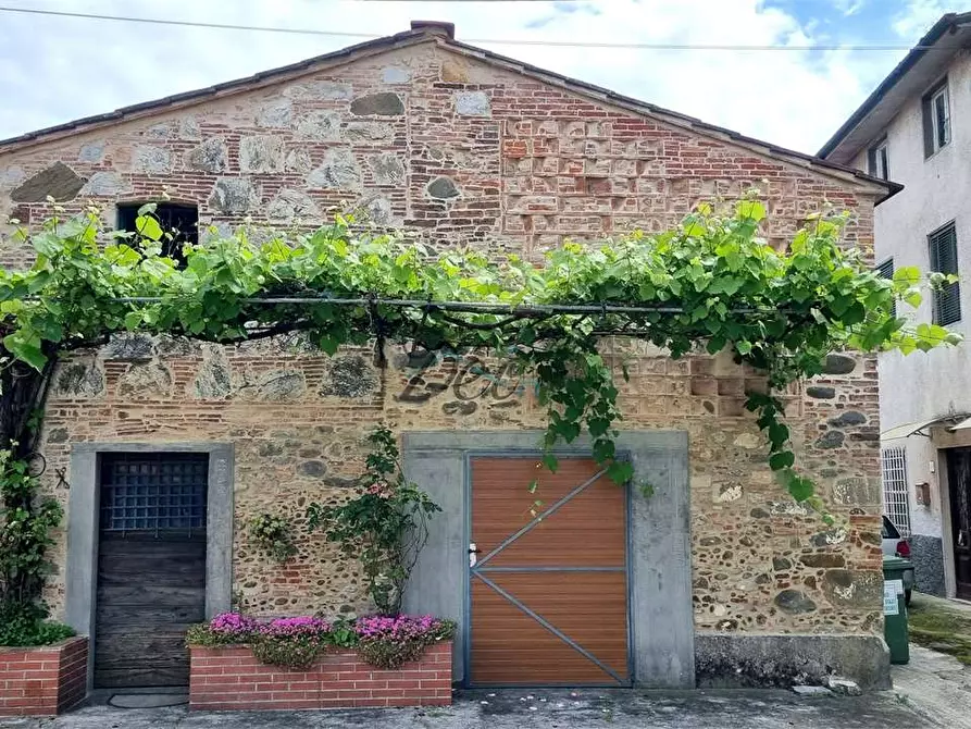 Immagine 38 di Porzione di casa in vendita  in Via Lombarda 199 a Capannori