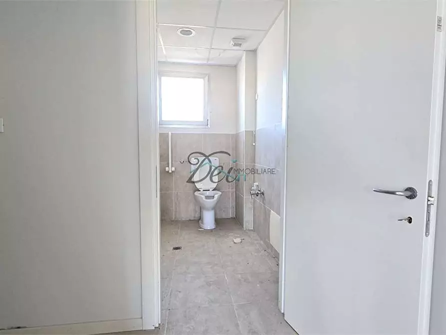 Immagine 5 di Ufficio in affitto  in Viale Europa  22 a Capannori