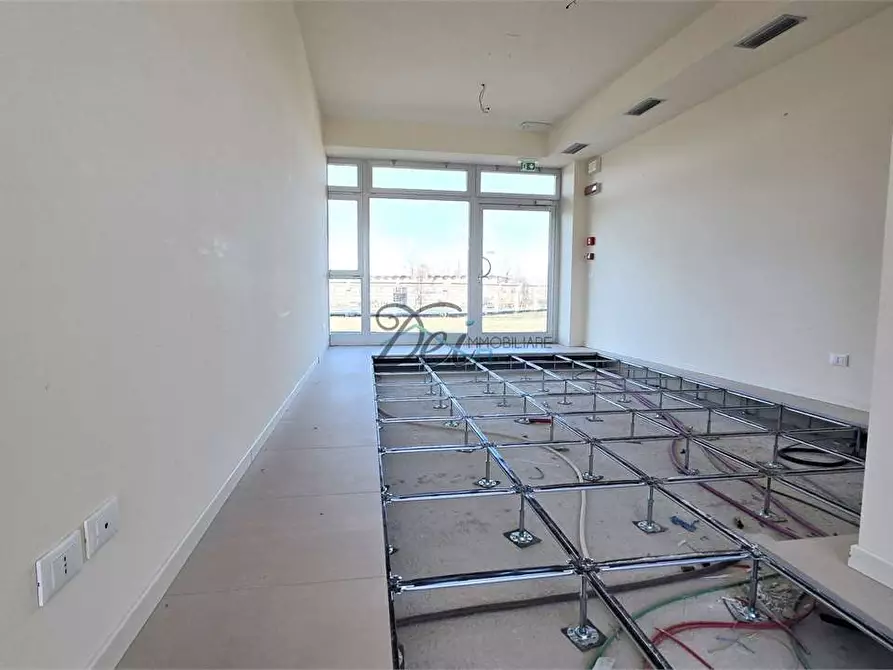 Immagine 12 di Ufficio in affitto  in Viale Europa  22 a Capannori