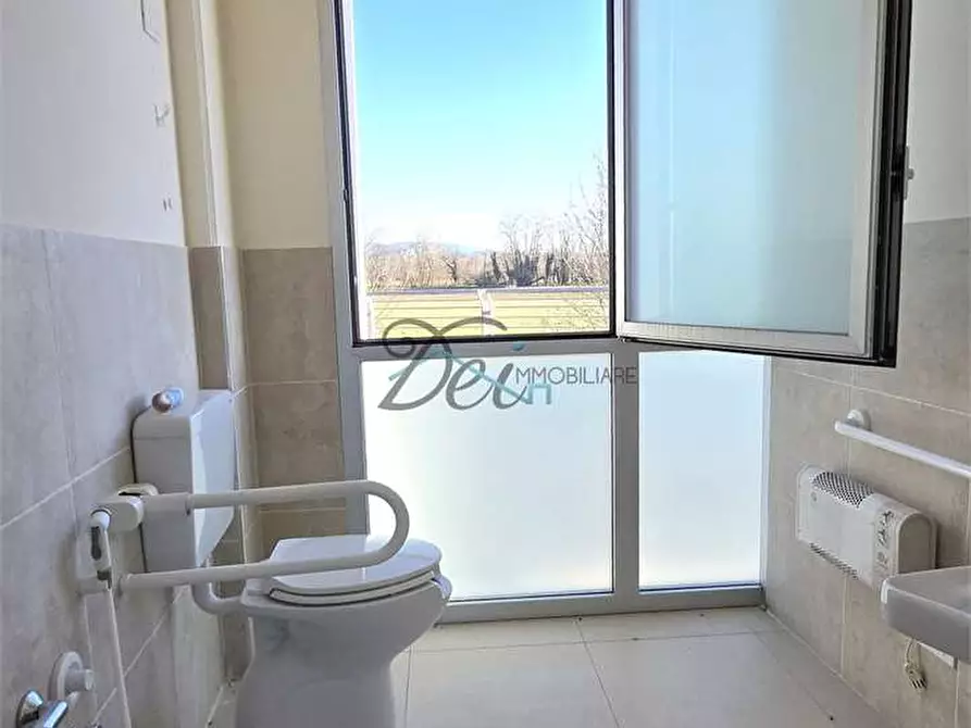 Immagine 3 di Ufficio in affitto  in Viale Europa  22 a Capannori