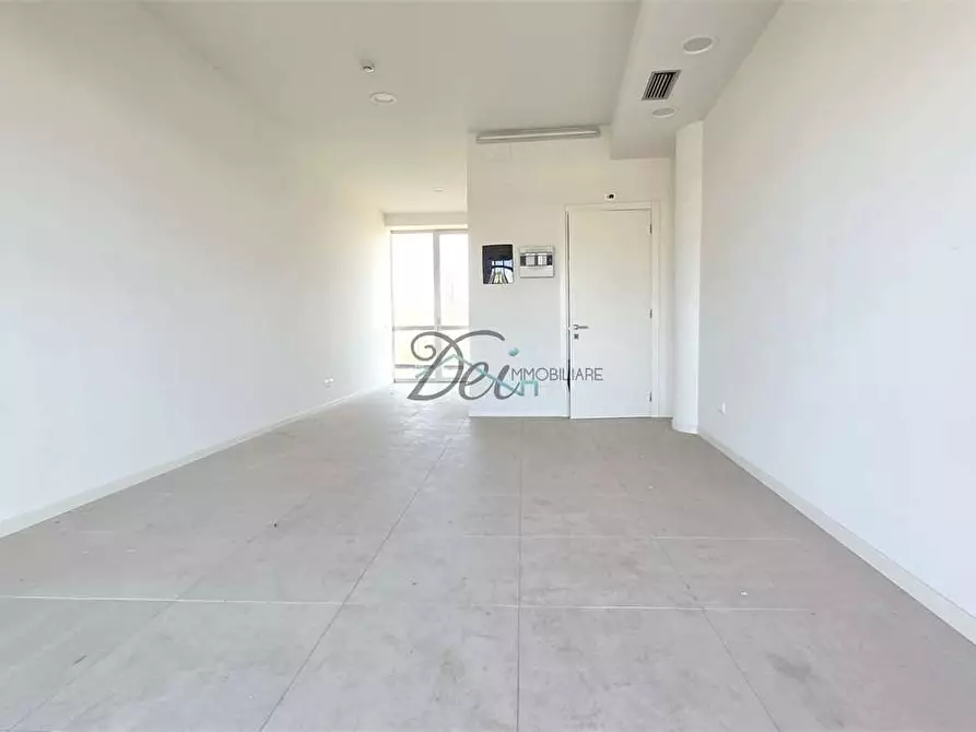 Immagine 14 di Ufficio in affitto  in Viale Europa  22 a Capannori